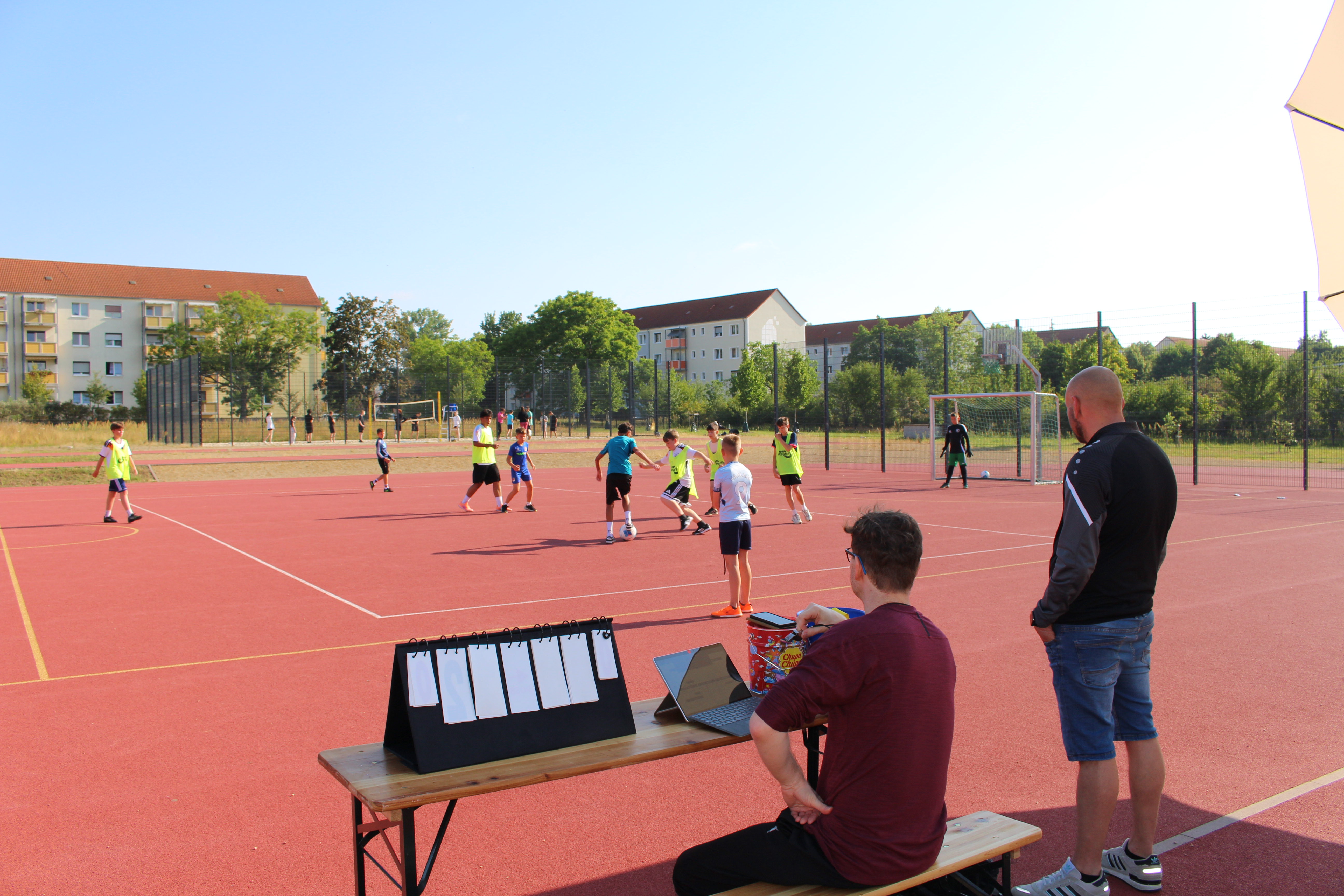 Schueler beim Fussball