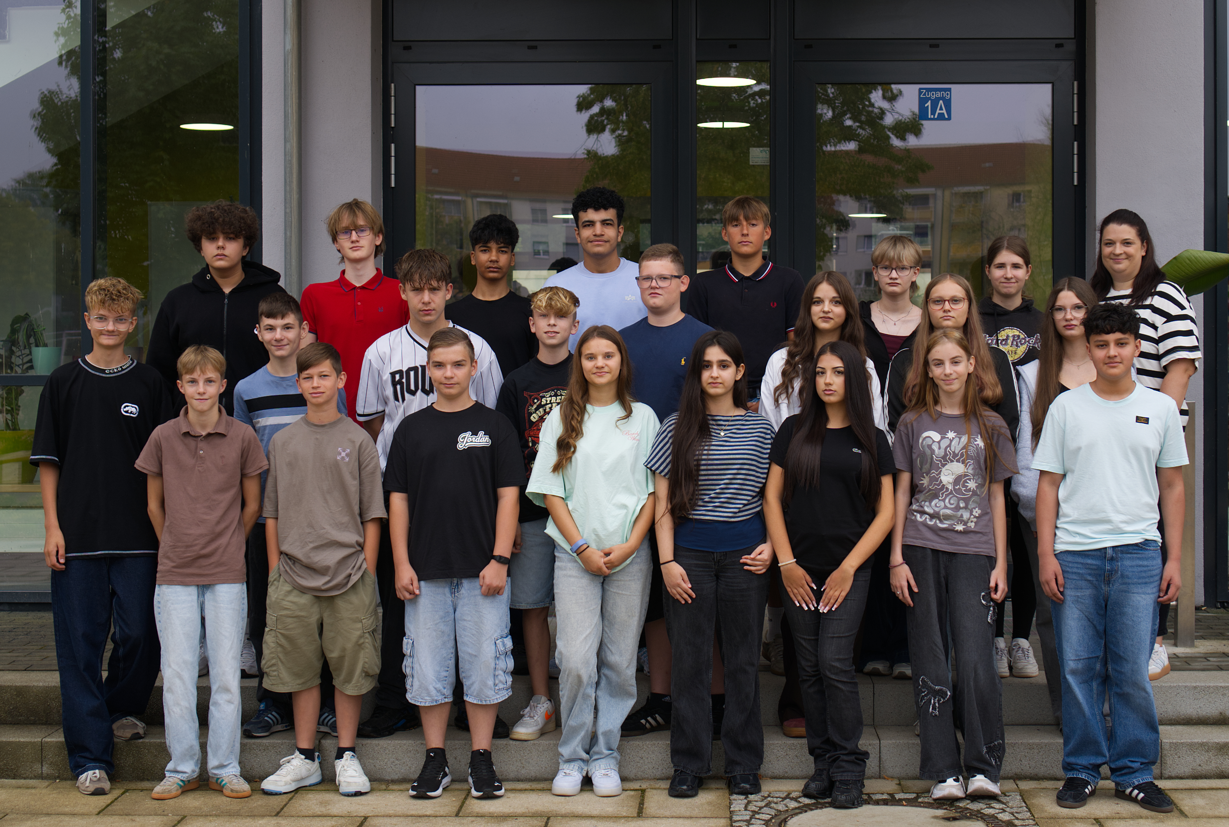 Das Bild zeigt die Klasse 8b.